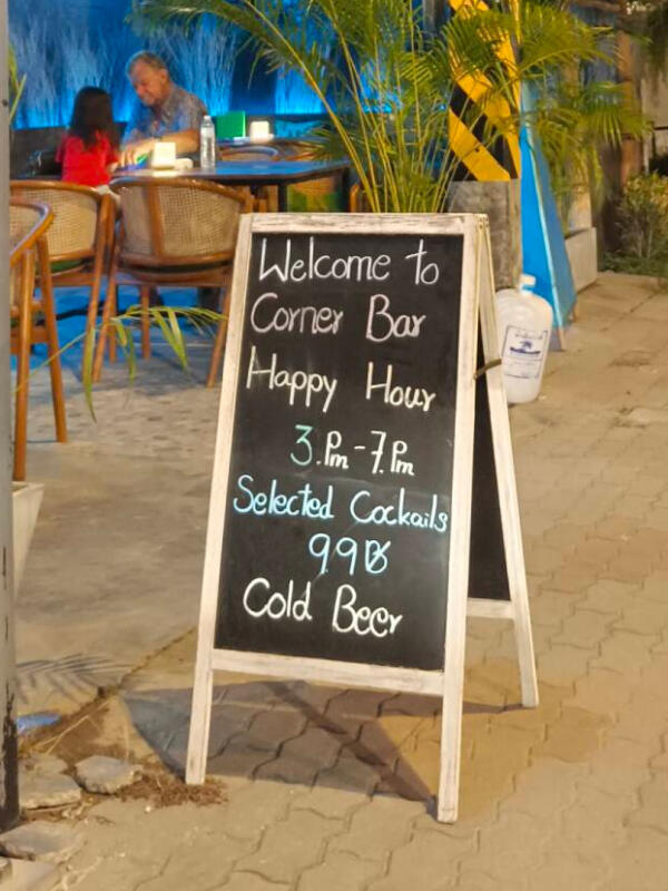 Corner Bar & Cafe : 99thb selected cocktails