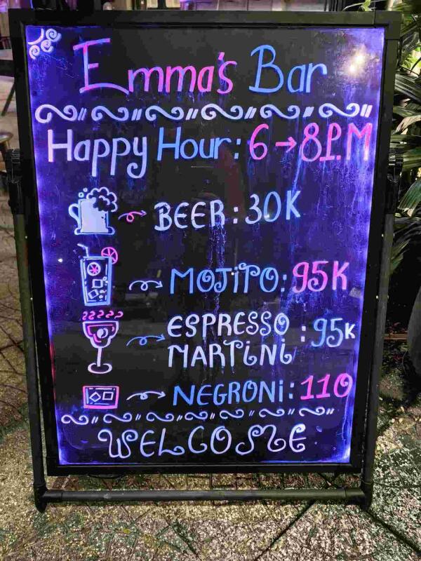Emma's bar Da Nang : Happy hour
Beer 30k
Mojito 95k
Negroni 110k