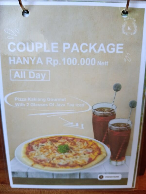 Kakiang Bakery : Couple package
Pizza Kakiang gourmet and 2 glasses of java tea iced