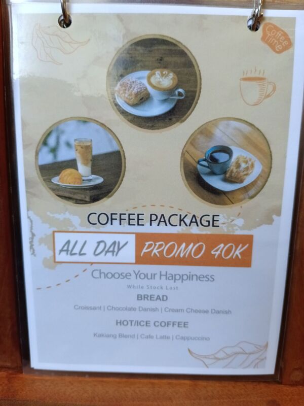 Kakiang Bakery & Cafe : Coffee package 40k
Croissant / Chocolate Danish / Cream Cheese Danish
and
Hot / Ice coffee
Cappuccino / cafe latte / kakiang blend