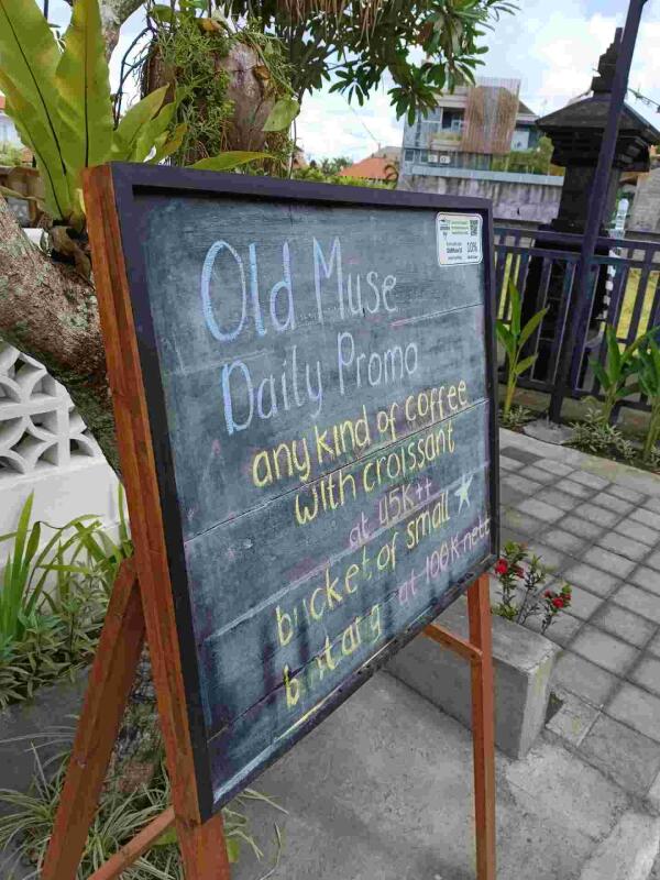 Old Muse : Any kind of coffee with croissant 45k