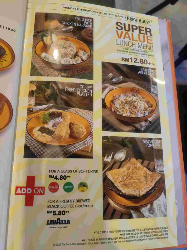 The Brew House @ Sunway 163 Mall, Mont Kiara : Super value lunch menu
RM12.80
Fried rice with chicken karaage
Seafood aglio olio
Crispy fried chicken platter 
Macaroni pork pie 
RM15.80
Grilled chicken chop
Yaki upon with black pepper sauce 
Nasi lemak with nam yue pork
Smoked duck carbonara 
RM18.80
Cheesy pork burger
Korean fried chicken burger 
Cheese baked rice with pork katsu
Hamburger rice with onsen egg