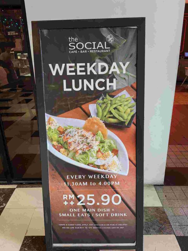 The Social : Weekday lunch
One main dish + small eats or soft drink RM25.90