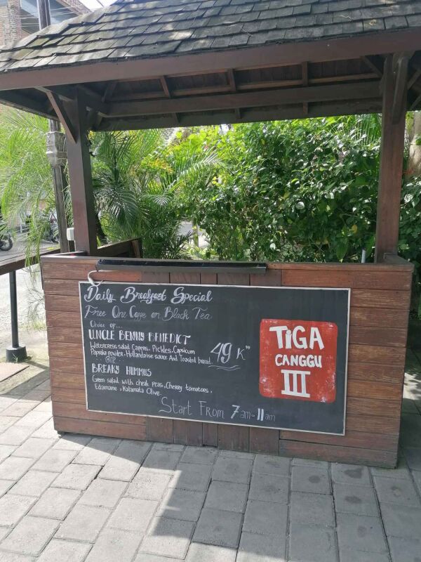 Tiga Canggu : Breakfast
Uncle benny Benedict or Breaky hummus + Free coffee or black tea