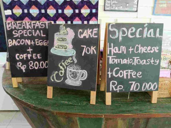 Wacky Jacky's Bali & WJ's Coffee Shop : Breakfast special Bacon + eggs + coffee 80k