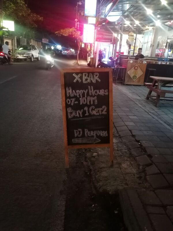 XBar Canggu : Happy hour 
Buy 1 get 2!